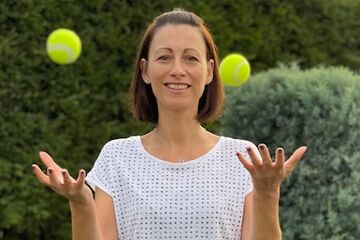 Beschwingte Musik, Kräftigung und Dehnung sind Schwerpunkte in Katjas Übungsstunden